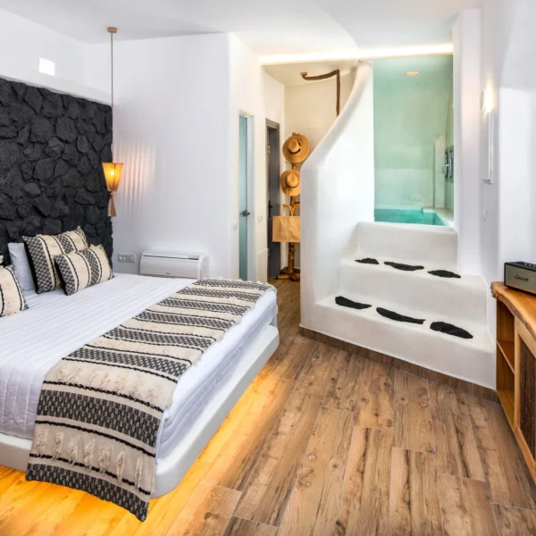 CAVE-POOL-VILLA-4-Custom.webp